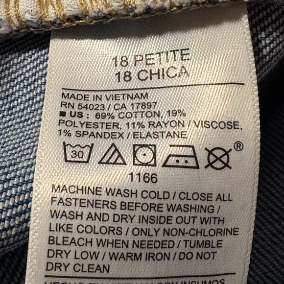 NWT Old Navy High Rise Rockstar Super Skinny Raw Hem Destroyed Jeans | Size 18P - Picture 8 of 8